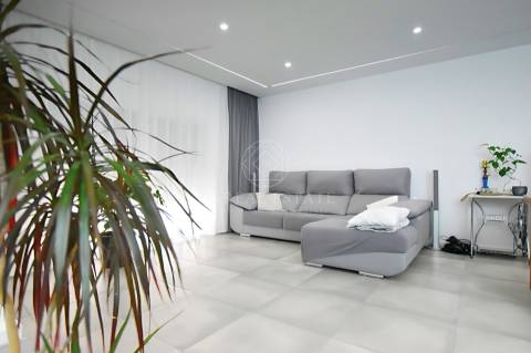 Moradia Térrea V3 com 2 Suítes e Garagem, em Lote de 1.033 m² – Vila Alegre, Fernão Ferro