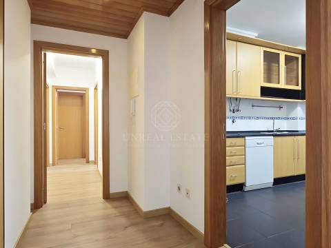 Apartamento T2 em Excelente estado de conservação, com elevador – Santa Marta do Pinhal, Corroios