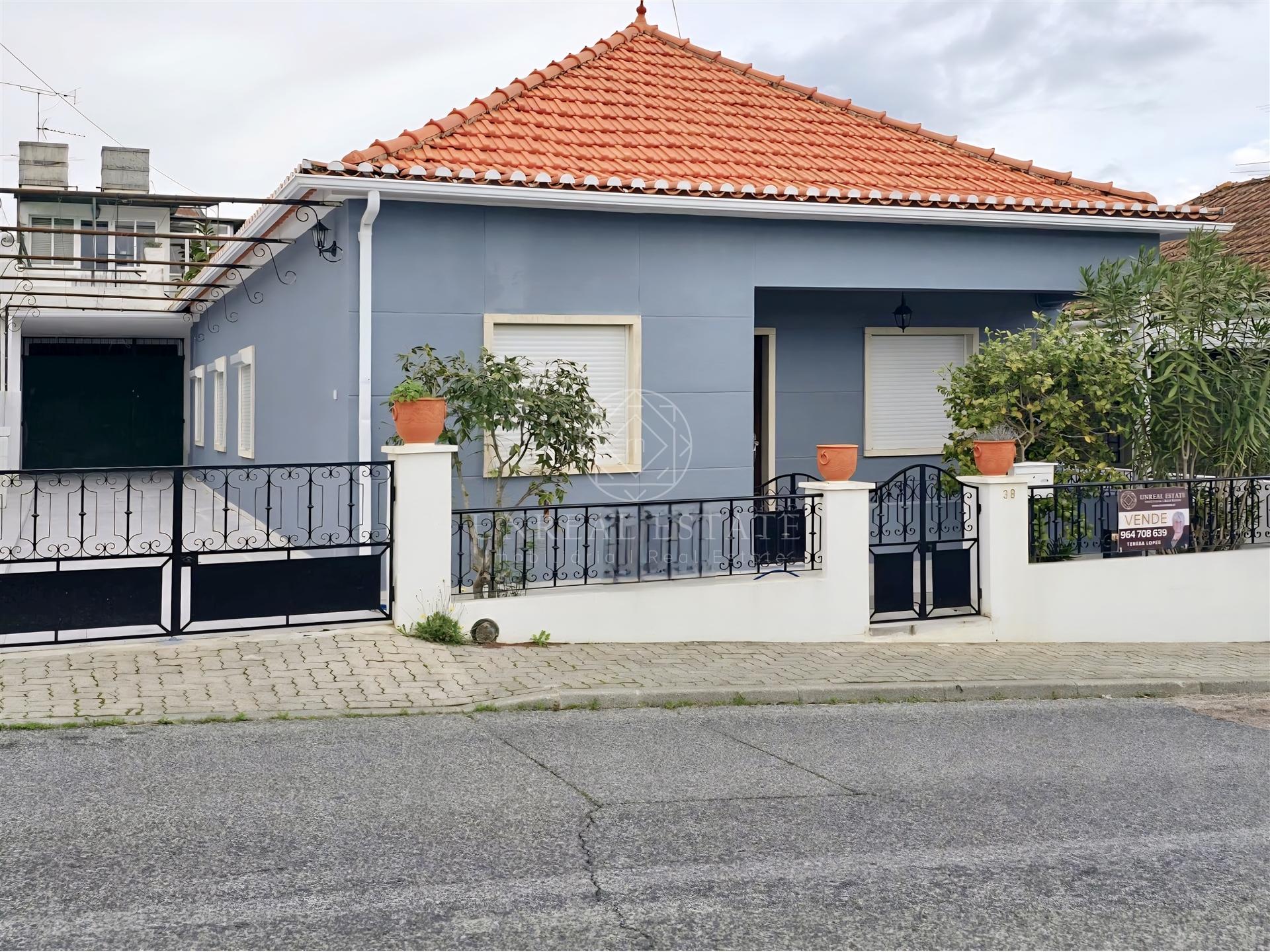 Moradia Isolada Unifamiliar T4 com Garagem e Anexo | Torres Novas