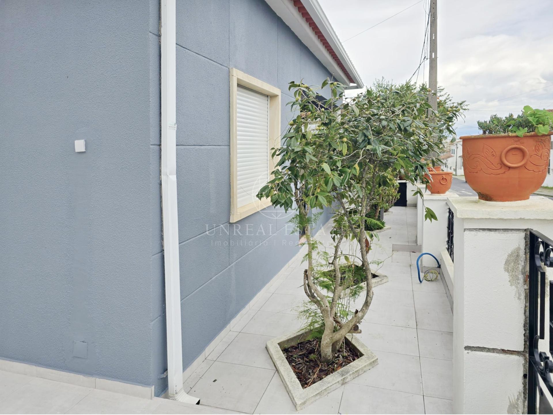 Moradia Isolada Unifamiliar T4 com Garagem e Anexo | Torres Novas