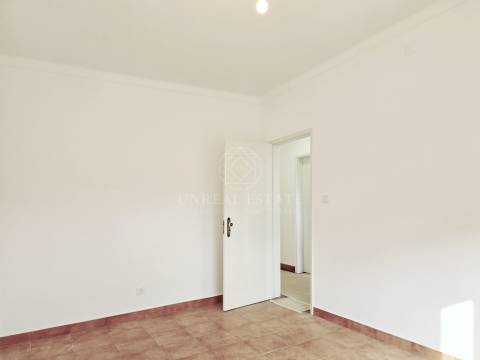 Moradia Isolada Unifamiliar T4 com Garagem e Anexo | Torres Novas