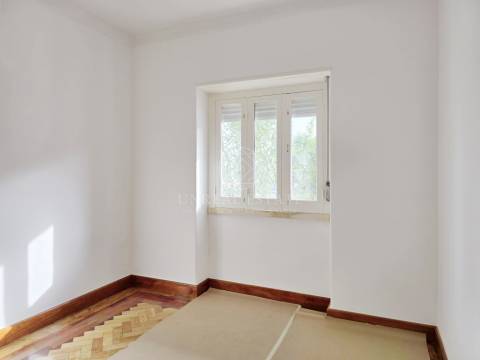 Moradia Isolada Unifamiliar T4 com Garagem e Anexo | Torres Novas