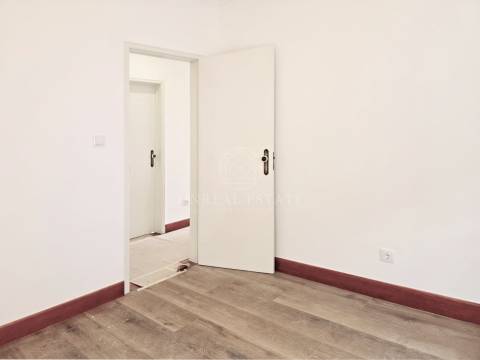 Moradia Isolada Unifamiliar T4 com Garagem e Anexo | Torres Novas