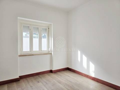 Moradia Isolada Unifamiliar T4 com Garagem e Anexo | Torres Novas