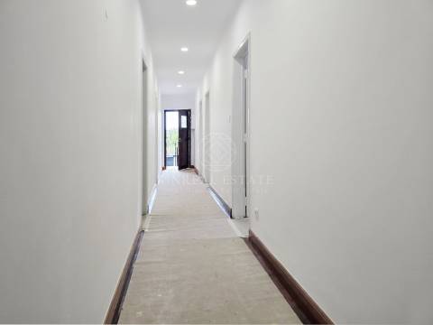 Moradia Isolada Unifamiliar T4 com Garagem e Anexo | Torres Novas