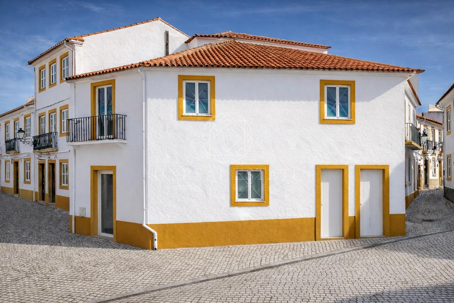 Apartamento T1 em Remodelação Total no Centro Histórico de Torres Novas