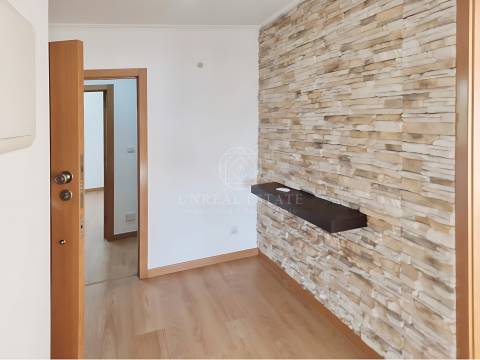 Apartamento T3, renovado, com varandas e 4 parqueamentos, Colinas do Cruzeiro – Odivelas