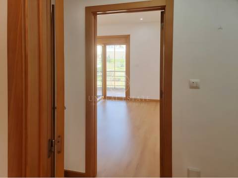 Apartamento T3, renovado, com varandas e 4 parqueamentos, Colinas do Cruzeiro – Odivelas