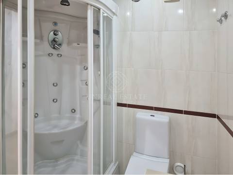 Apartamento T3, renovado, com varandas e 4 parqueamentos, Colinas do Cruzeiro – Odivelas