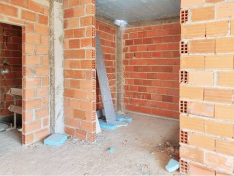 Moradia Geminada T4 Nova com Piscina e 3 Suítes em Redondos | Fernão Ferro