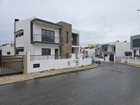 Moradia Isolada T5 Venda em Laranjeiro e Feijó,Almada