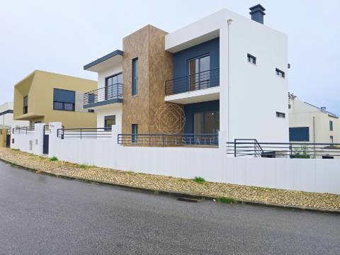 Moradia Isolada T5 Venda em Laranjeiro e Feijó,Almada