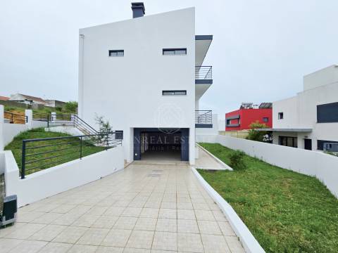 Moradia Isolada T5 Venda em Laranjeiro e Feijó,Almada