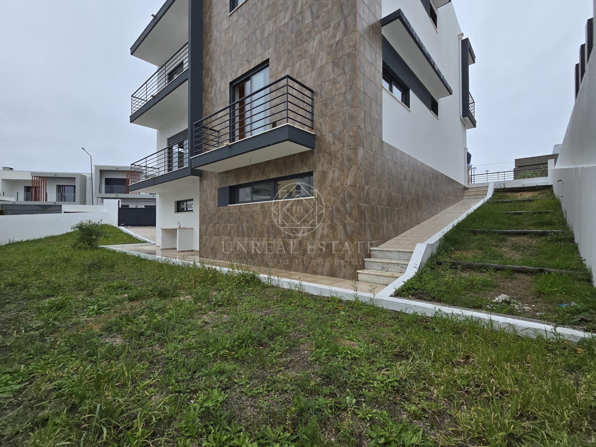 Moradia Isolada T5 Venda em Laranjeiro e Feijó,Almada