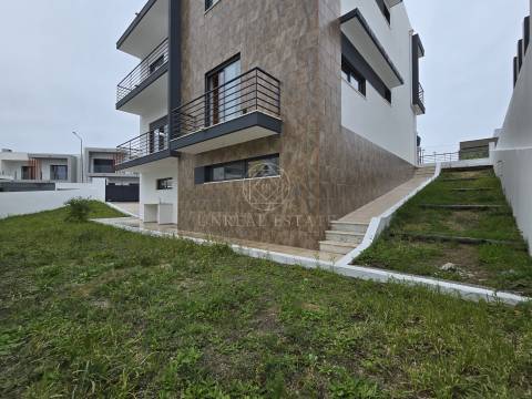 Moradia Isolada T5 Venda em Laranjeiro e Feijó,Almada