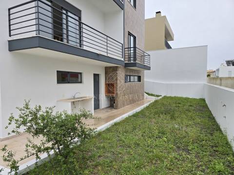 Moradia Isolada T5 Venda em Laranjeiro e Feijó,Almada