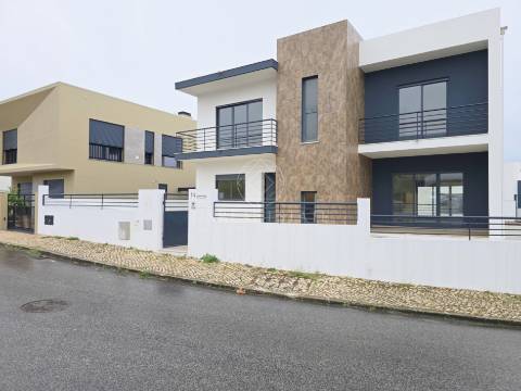 Moradia Isolada T5 Venda em Laranjeiro e Feijó,Almada