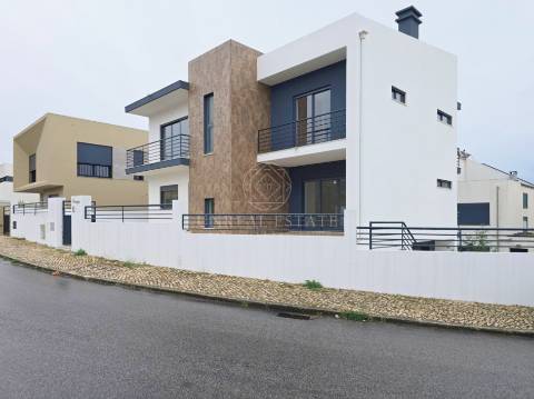 Moradia Isolada T5 Venda em Laranjeiro e Feijó,Almada