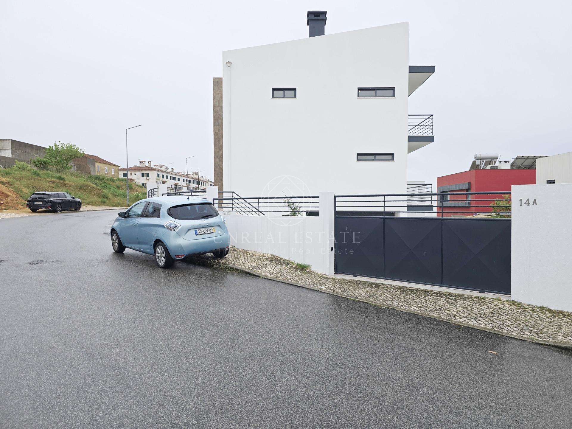 Moradia Isolada T5 Venda em Laranjeiro e Feijó,Almada