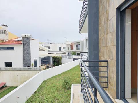 Moradia Isolada T5 Venda em Laranjeiro e Feijó,Almada