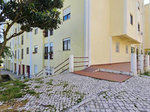 Apartamento T3 em Remodelação com Terraço de 80 m² e Parqueamento | Setúbal