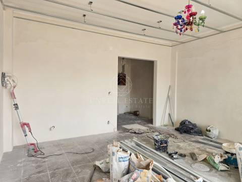 Apartamento T3 em Remodelação com Terraço de 80 m² e Parqueamento | Setúbal