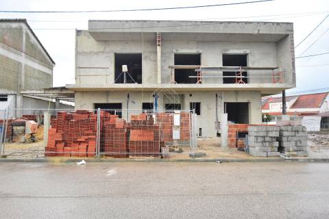 Moradia Geminada T4 de gaveto, localizada no Pinhal General, Fernão Ferro - Seixal