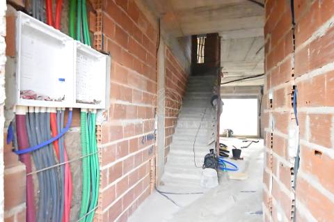 Moradia Geminada T4 de gaveto, localizada no Pinhal General, Fernão Ferro - Seixal