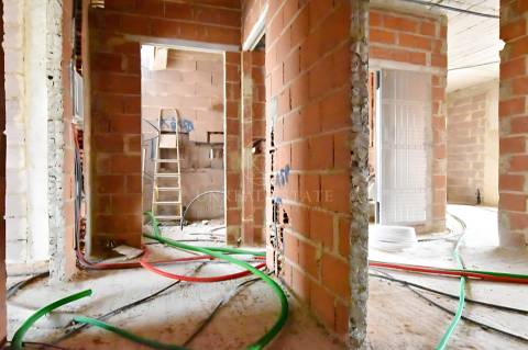 Moradia Geminada T4 de gaveto, localizada no Pinhal General, Fernão Ferro - Seixal