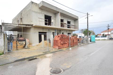 Moradia T3 com duas Suítes e Pérgola localizada em Pinhal do General, Fernão Ferro - Seixal