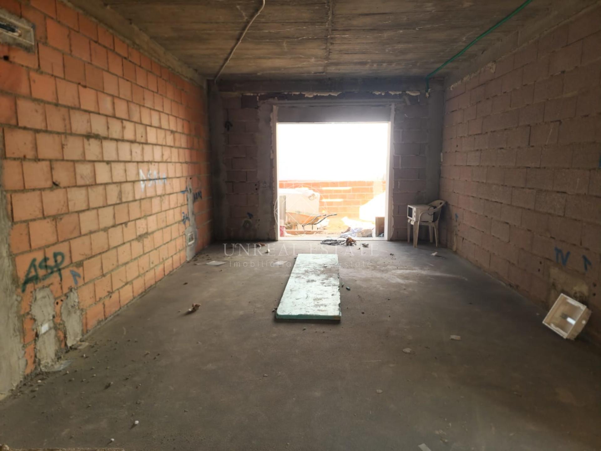 Moradia Geminada T3 com duas Suítes e zona de lazer, localizada no Pinhal General, Fernão Ferro