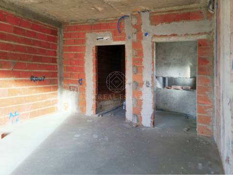 Moradia Geminada T3 com duas Suítes e zona de lazer, localizada no Pinhal General, Fernão Ferro