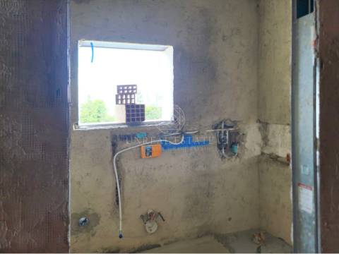 Moradia Geminada T3 com duas Suítes e zona de lazer, localizada no Pinhal General, Fernão Ferro