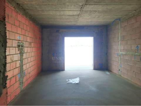 Moradia Geminada T3 com duas Suítes e zona de lazer, localizada no Pinhal General, Fernão Ferro