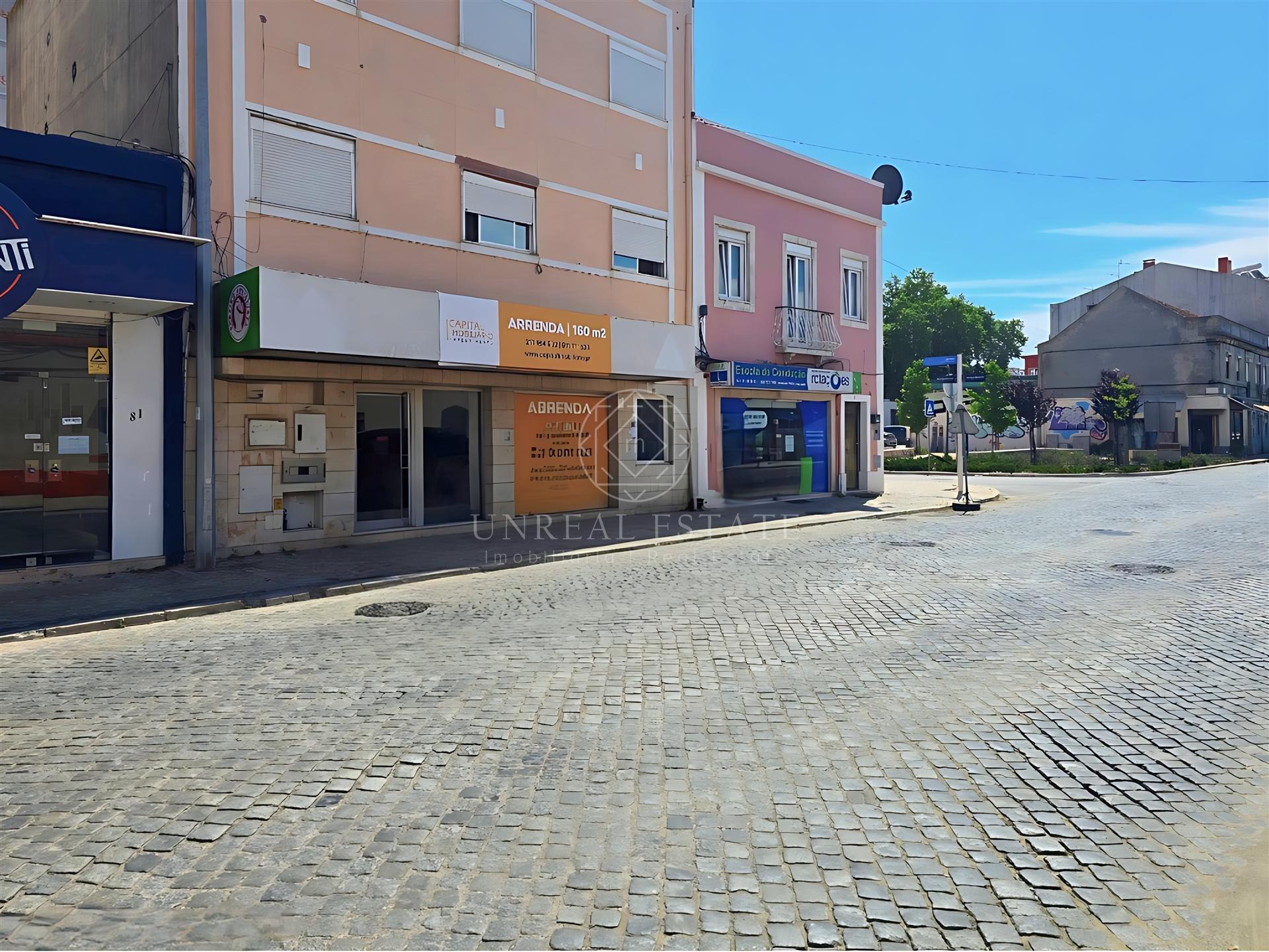 Loja de 160 m² para Arrendamento | Avenida Principal do Barreiro | Licença Panificadora.