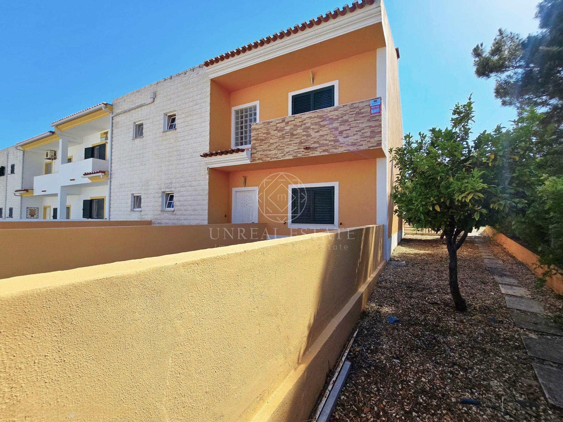Moradia T4 Exclusiva com Piscina e 900m² de Terreno | Quinta da Serralheira, Setúbal