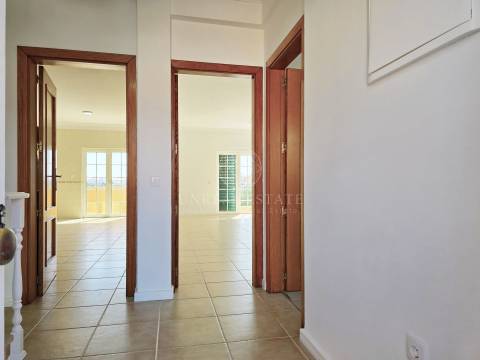 Moradia T4 Exclusiva com Piscina e 900m² de Terreno | Quinta da Serralheira, Setúbal
