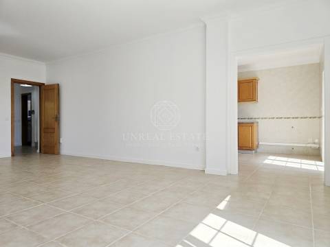 Moradia T4 Exclusiva com Piscina e 900m² de Terreno | Quinta da Serralheira, Setúbal