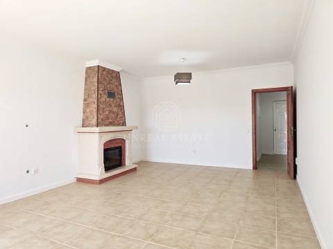 Moradia T4 Exclusiva com Piscina e 900m² de Terreno | Quinta da Serralheira, Setúbal