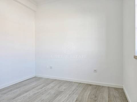 Moradia T4 Exclusiva com Piscina e 900m² de Terreno | Quinta da Serralheira, Setúbal