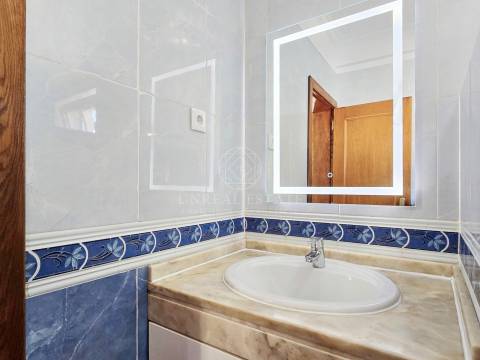 Moradia T4 Exclusiva com Piscina e 900m² de Terreno | Quinta da Serralheira, Setúbal