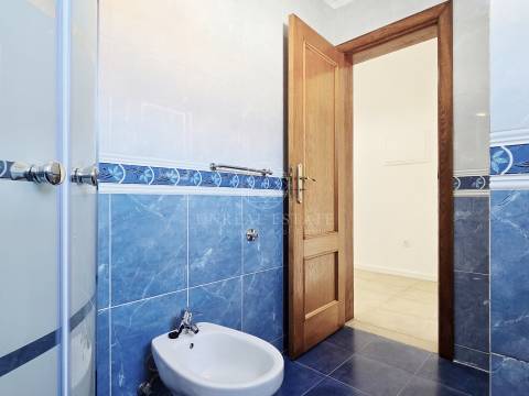 Moradia T4 Exclusiva com Piscina e 900m² de Terreno | Quinta da Serralheira, Setúbal