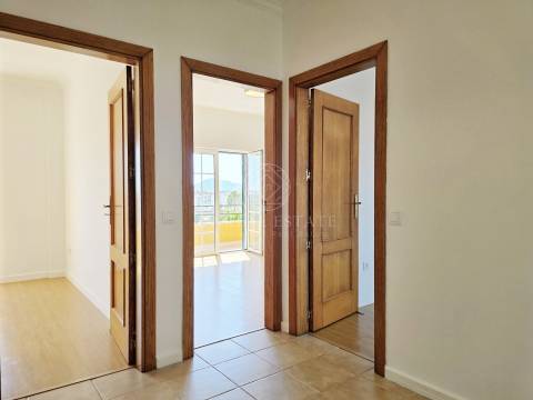 Moradia T4 Exclusiva com Piscina e 900m² de Terreno | Quinta da Serralheira, Setúbal