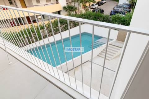 Apartamento T3 em Vilamoura de construccao nova com vistas distantes para o mar.