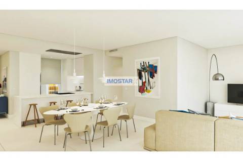 Apartamento T3 em Vilamoura de construccao nova com vistas distantes para o mar.