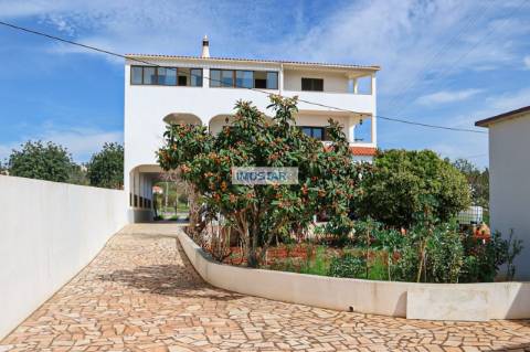 Grande casa T8 +2 em Benfarras, Quarteira