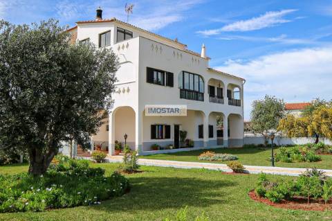 Grande casa T8 +2 em Benfarras, Quarteira