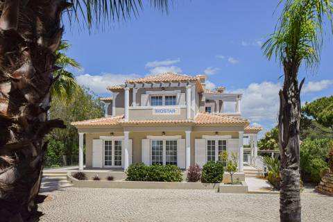 Moradia T4 na prestigiada Fonte Algarve, perto de Vale do Lobo