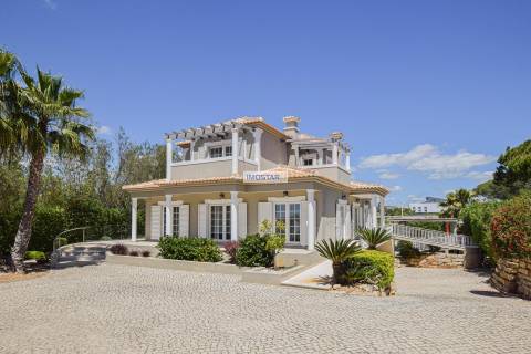 Moradia T4 na prestigiada Fonte Algarve, perto de Vale do Lobo