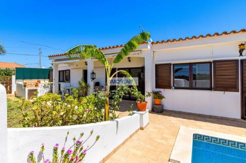 Moradia T3 em estilo tradicional português perto da Quinta do Lago